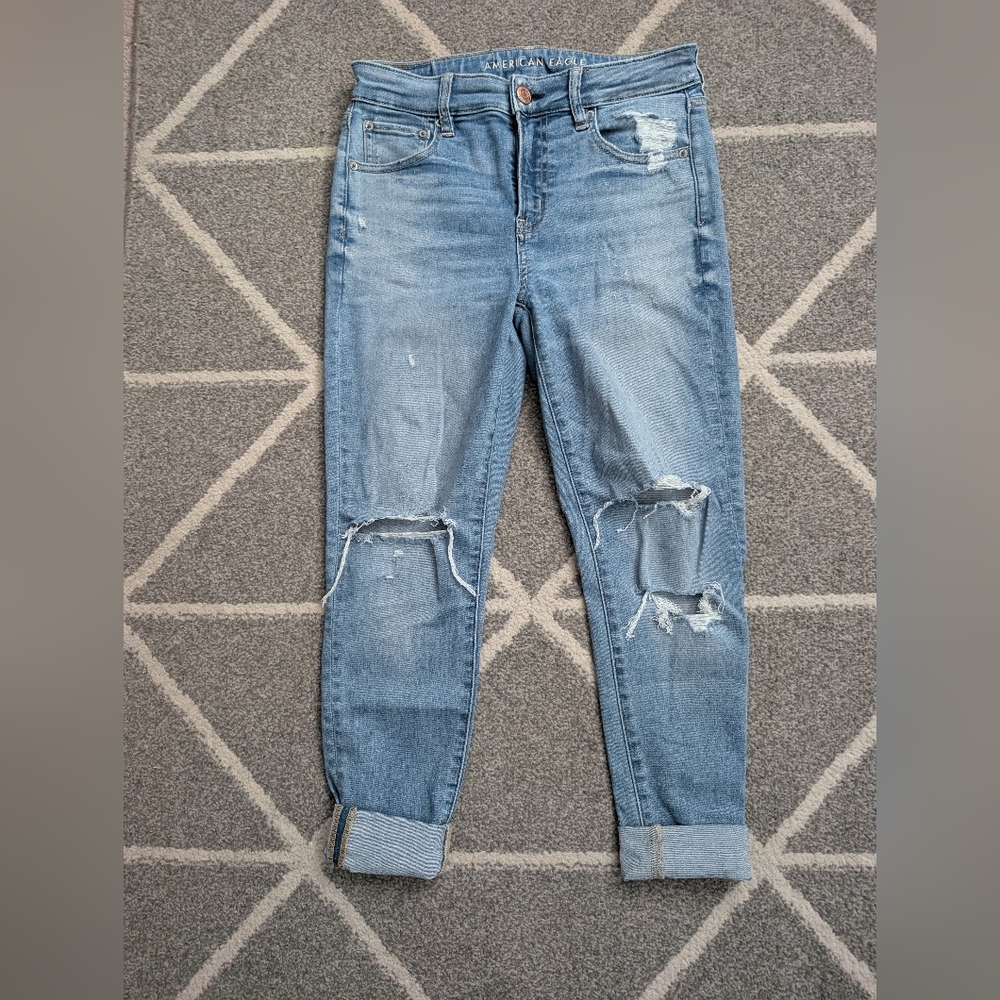 American Eagle Distressed Light Wash Skinny Jeans Size 8 Short